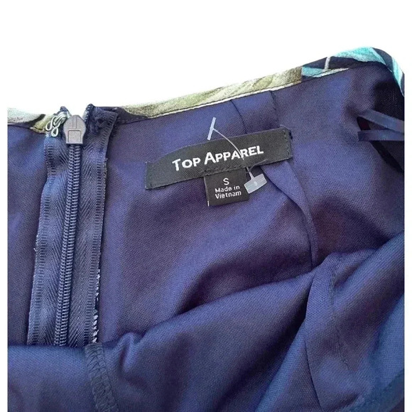 High Waisted Floral Shorts Size Small - Picture 3 of 7